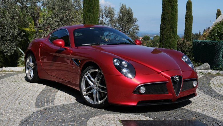 Машина alfa romeo 8c competizione