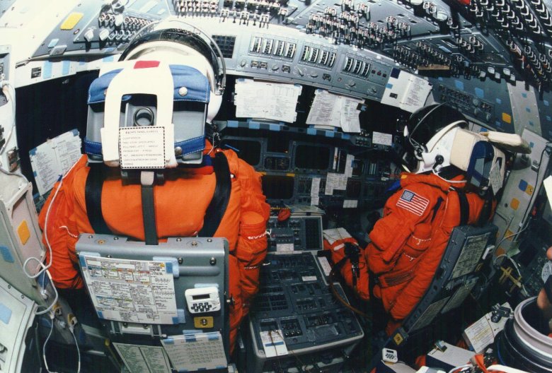 Кабина космического корабля изнутри