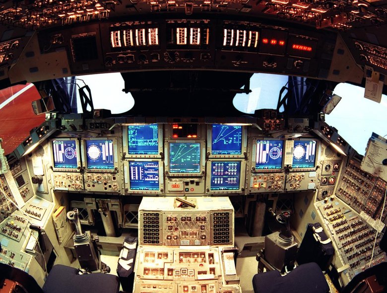 Кабина спейс шаттла