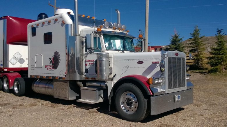 Петербилт 379 слипер