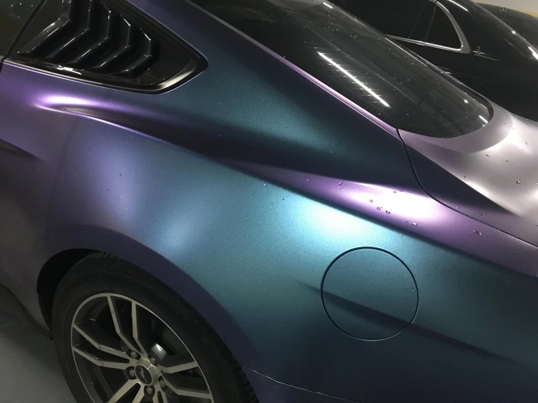 Машина в пленке хамелеон