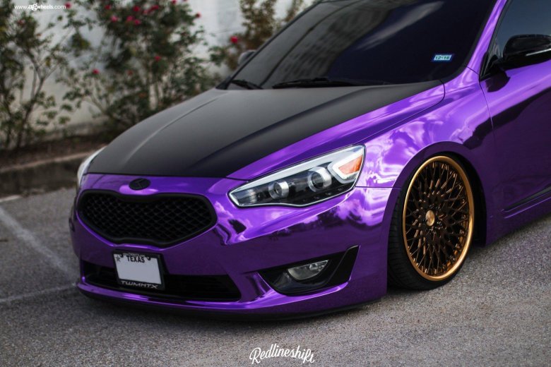 Пурпурный цвет машины