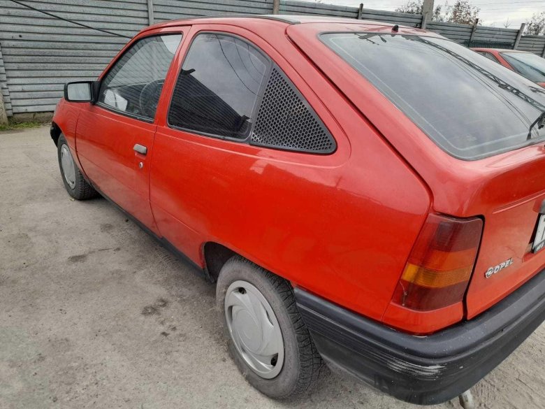 Opel kadett 1.3 хэтчбек