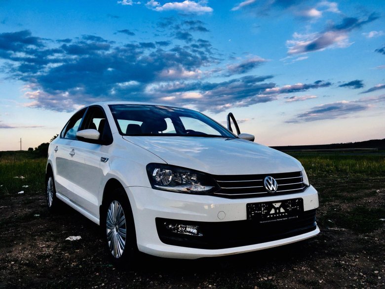 Volkswagen polo sedan 2015 белый