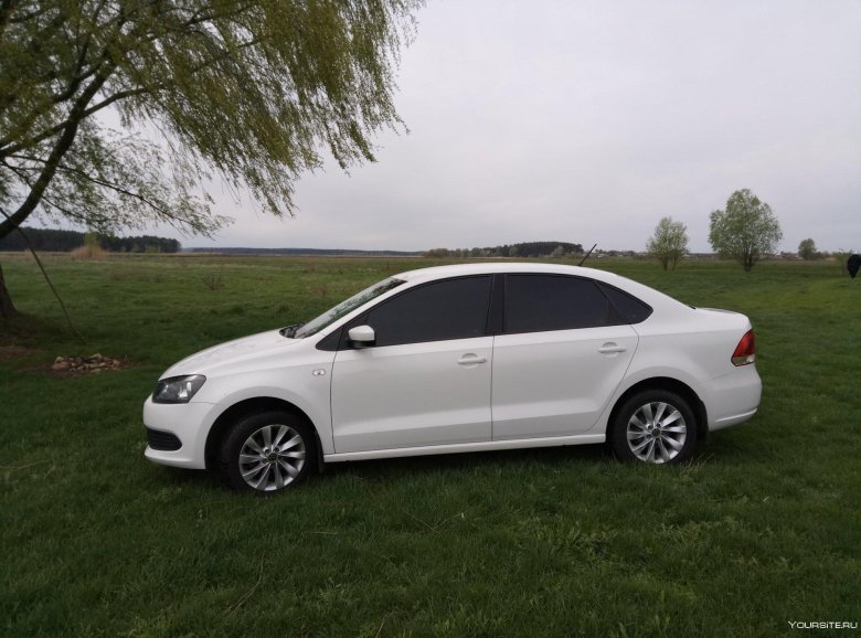 Фольксваген поло седан белый