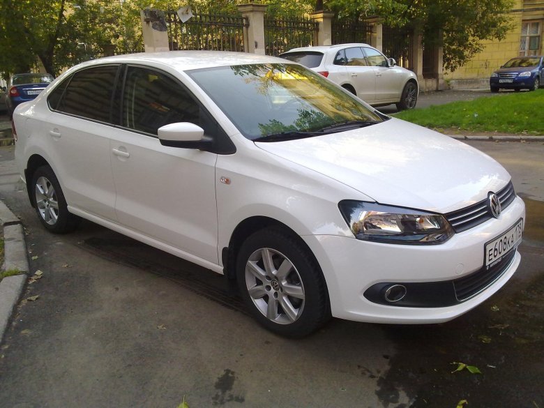 Volkswagen polo sedan 2013