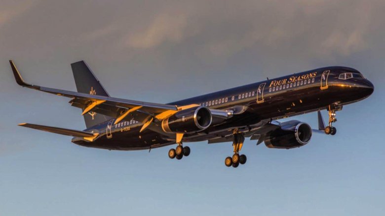 Lujo black jet самолет