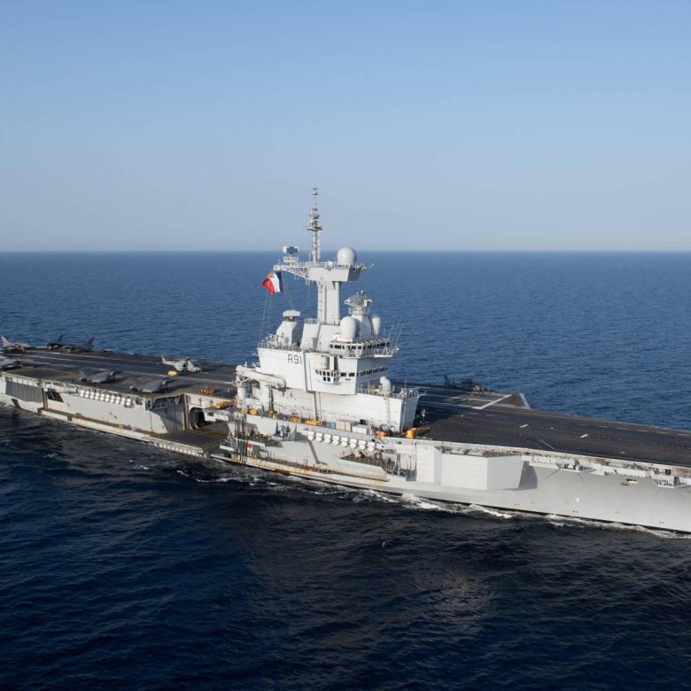 Авианосец американский