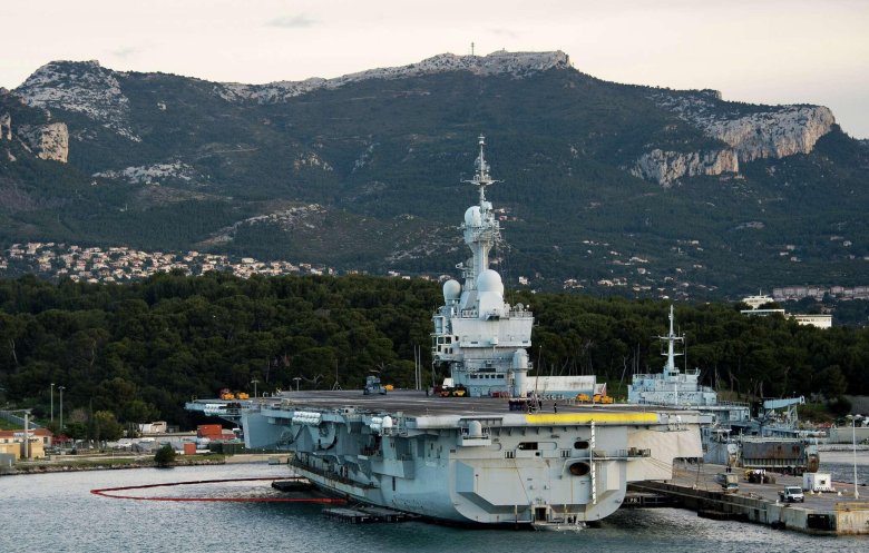 French aircraft carrier charles de gaulle