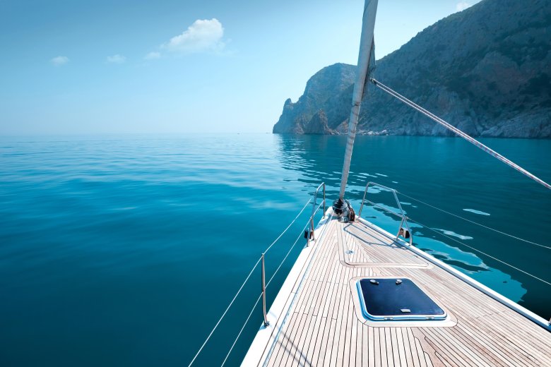 Море и яхта