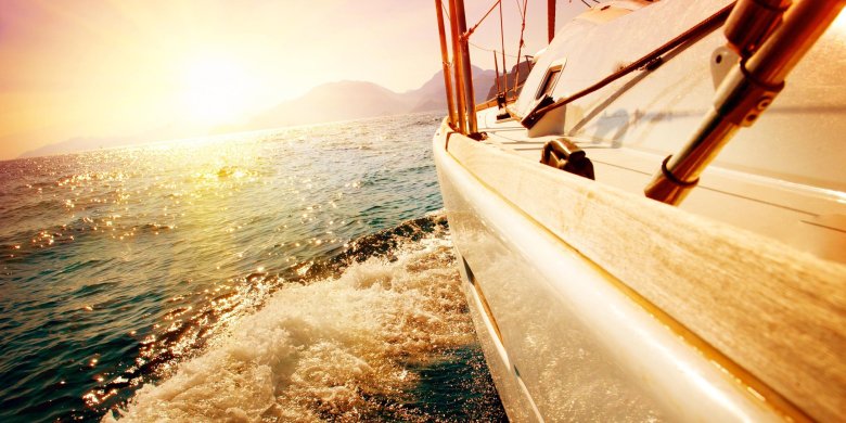 Яхта море