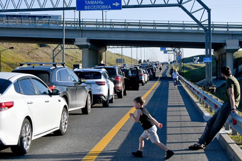 Пробка перед крымским мостом