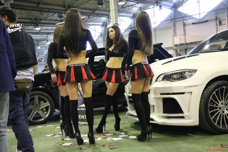 Автотюнинг шоу девушки