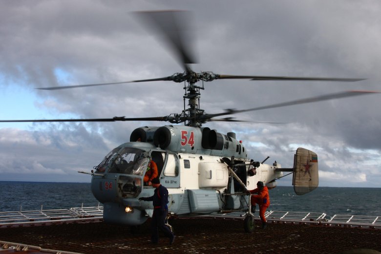 Ка-27пл палубный противолодочный вертолёт