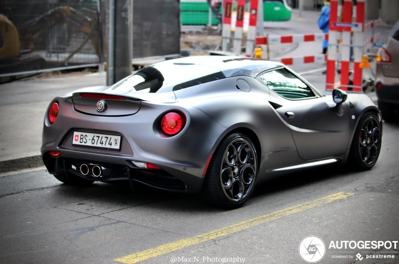 Alfa romeo 4c черный