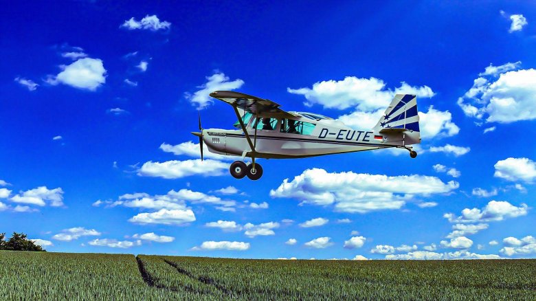 Двухместный самолет