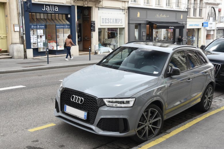 Audi q3 sportback серый