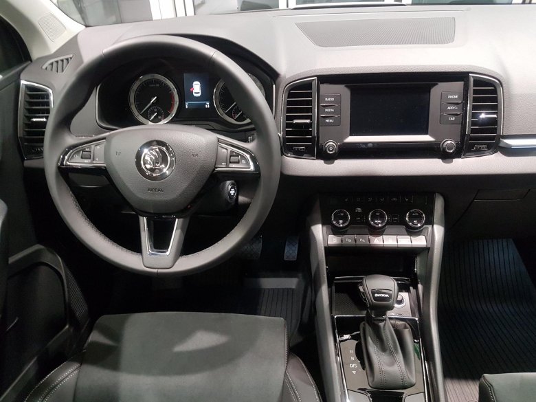 Шкода карок салон