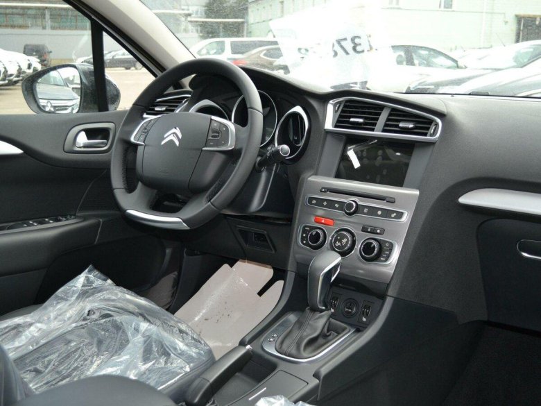 Ситроен с 4 седан салон