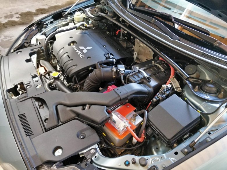 Подкапотное пространство лансер 10