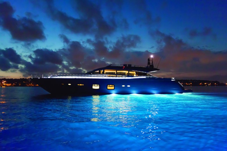 Крутая яхта