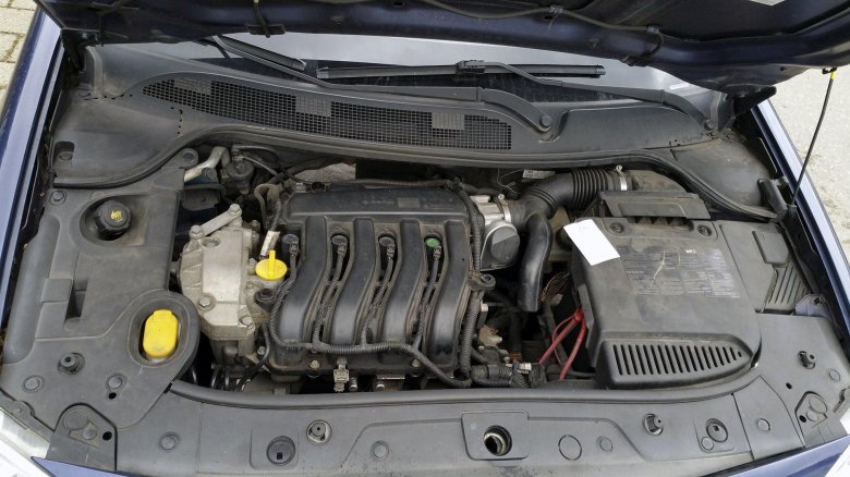 Моторный отсек рено меган 2