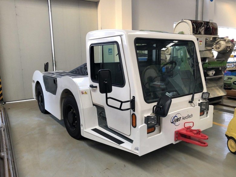 Электрический тягач