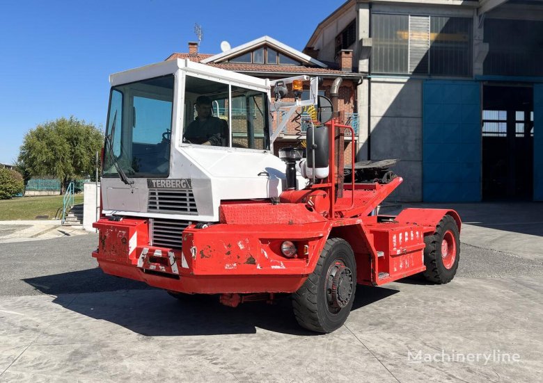 Портовый тягач терберг