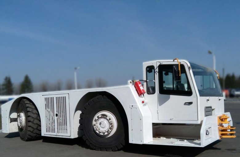 Аэродромный тягач белаз-74270