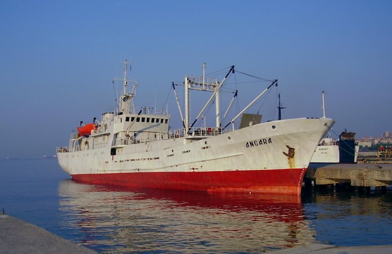 Бмрт большой морозильный рыболовный траулер