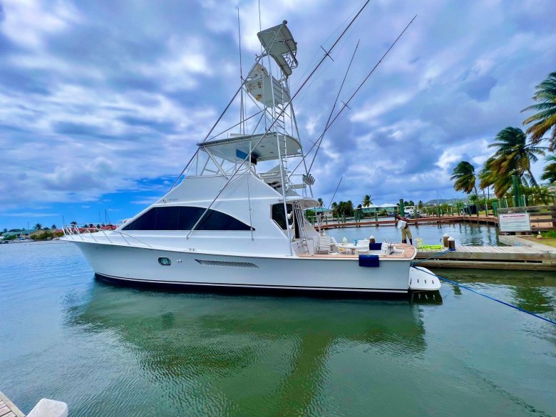 Яхта моторная першинг