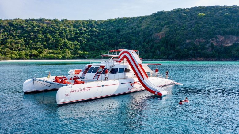 Экскурсионный катамаран