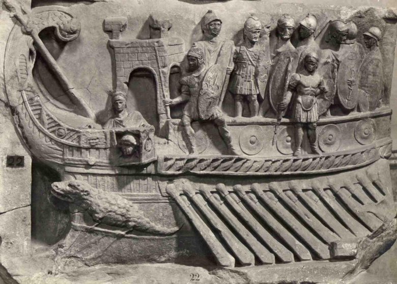 Римский военный корабль древний рельеф