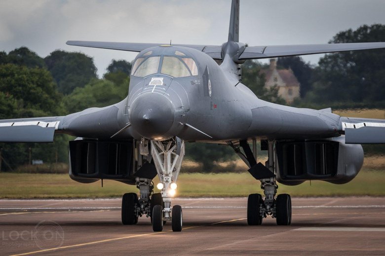 B 1 бомбардировщик