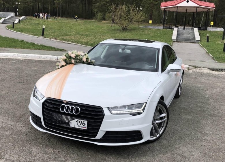 Белая ауди а 7