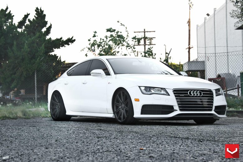 Белая audi a7 r20