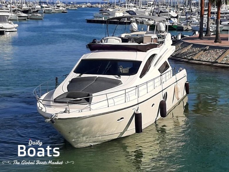 Яхта моторная