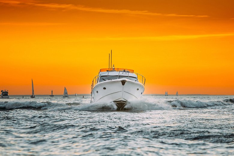 Катера и яхты