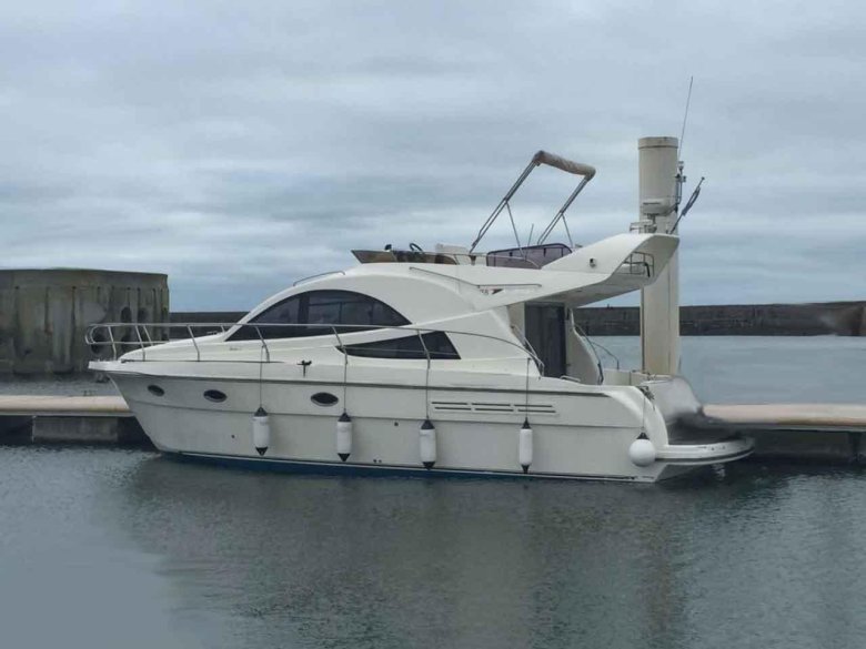 Катер моторный