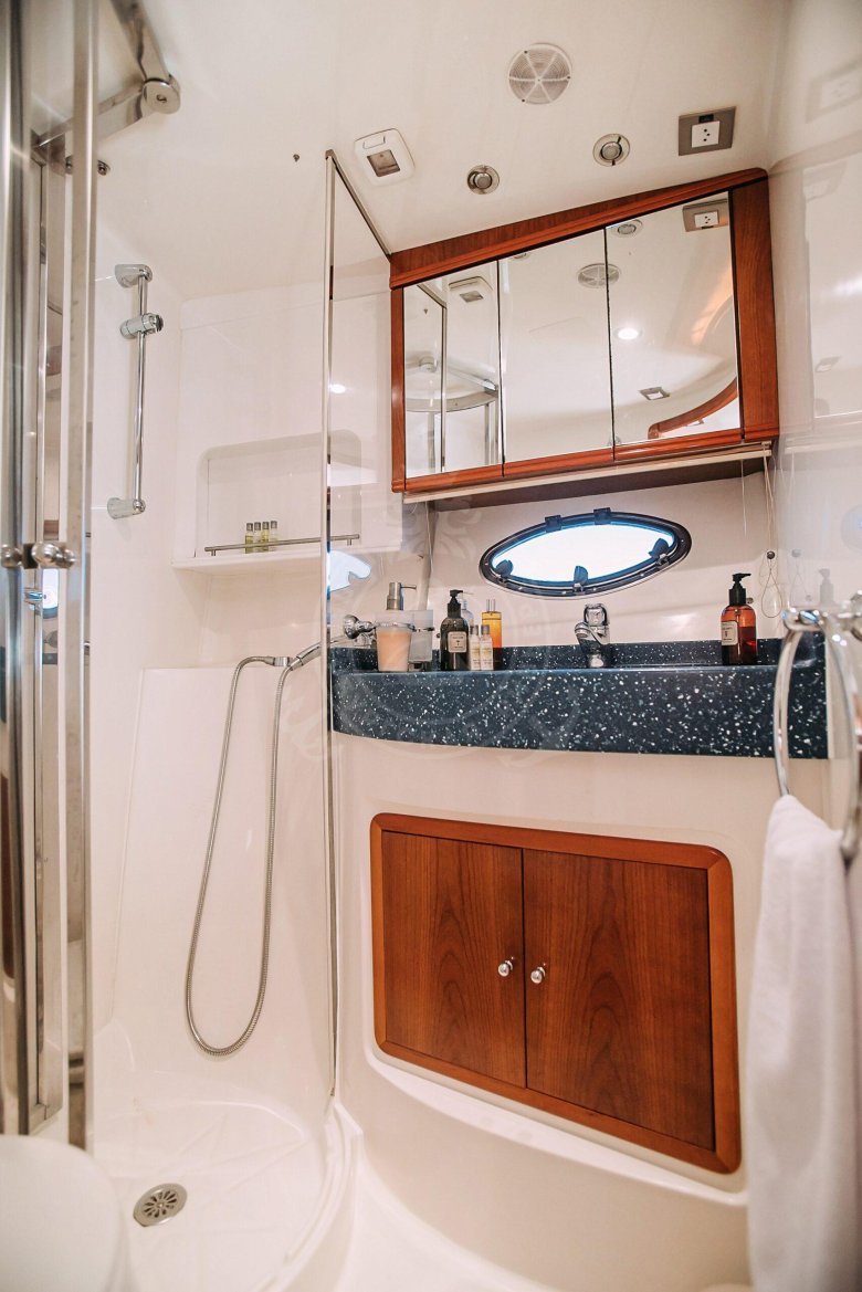 Небольшая яхта