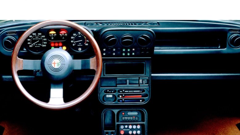 Alfa romeo 33 салон