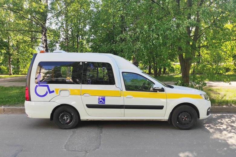 Социальное такси lada largus