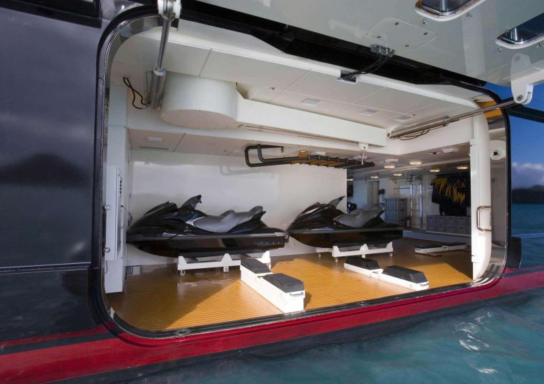 Большая яхта