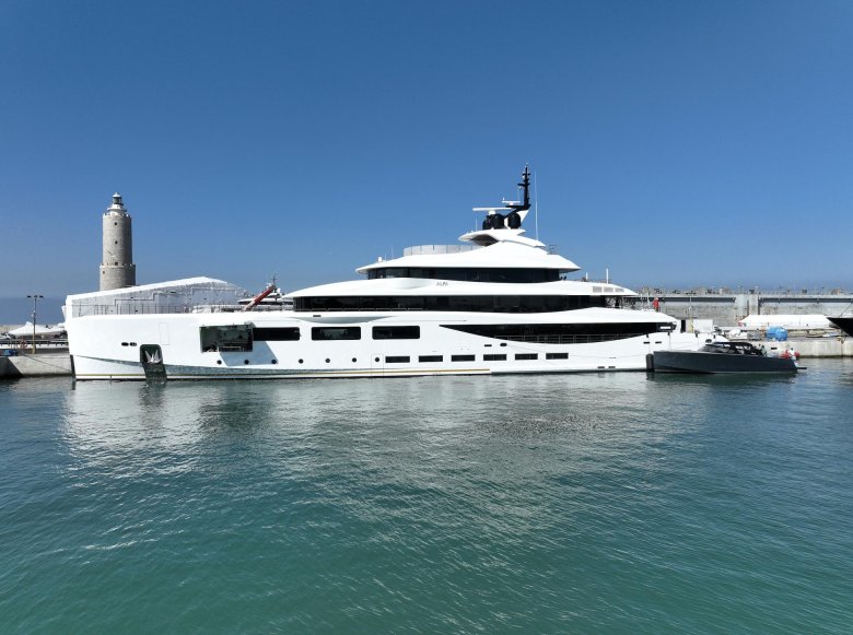 Superyacht majesty 175