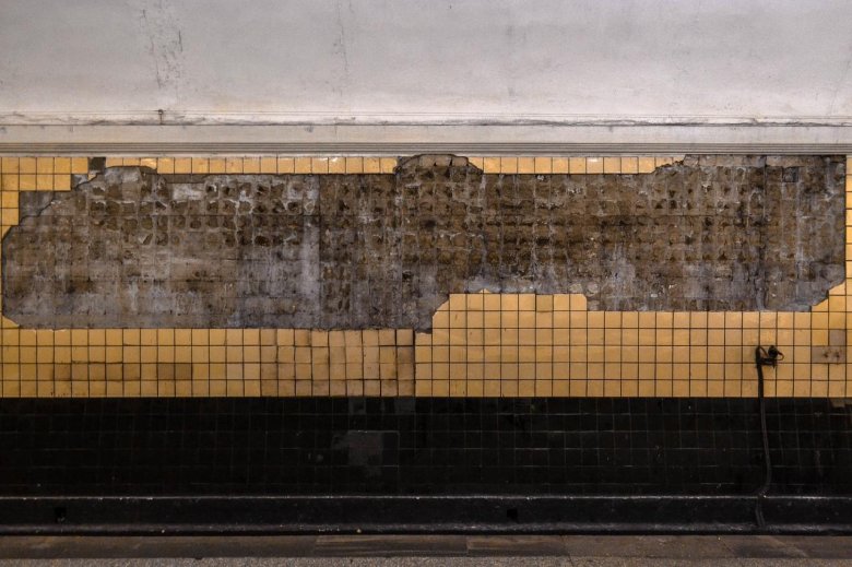 Путевые стены в метро