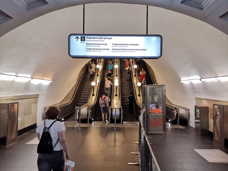Метро бауманская эскалатор
