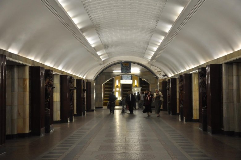 Станция метро бауманская