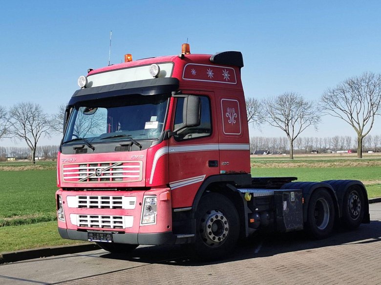 Тягач вольво