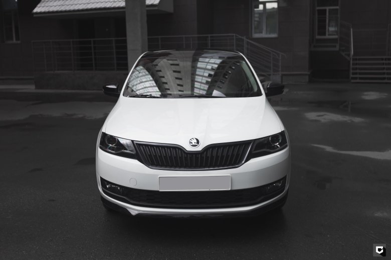 Шкода рапид белая