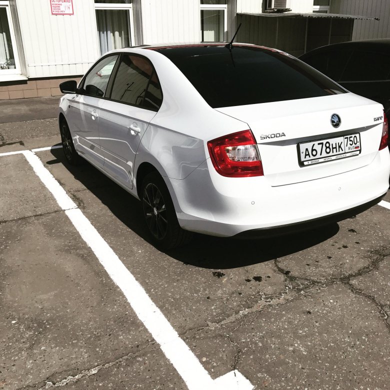 Шкода рапид 2 с черной крышей